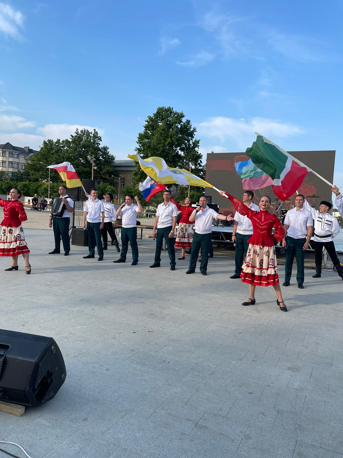 В Дербенте состоялся концерт ансамбля песни и пляски Северо-Кавказского  округа Росгвардии РФ | 10.06.2024 | Новости Дербента - БезФормата