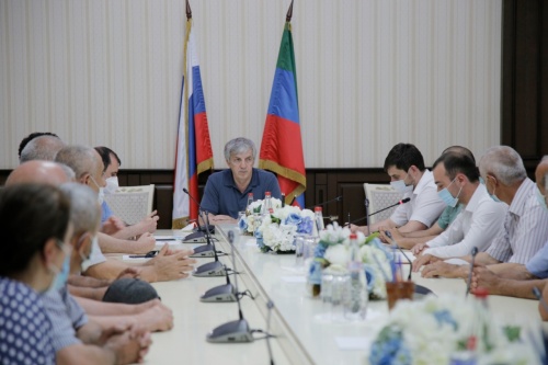 Сенатор от Дагестана Сулейман Керимов за собственные средства готов погасить задолженность по заработной плате 84 работникам ООО «Водник»