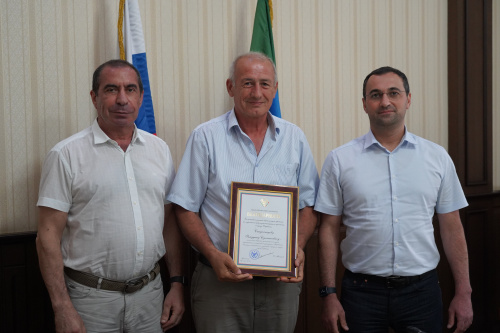 Сотрудники администрации Дербента получили награды Главы Дагестана