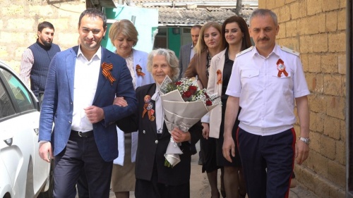 Глава Дербента и Министр по нацполитике и делам религий Дагестана посетили ветеранов ВОВ