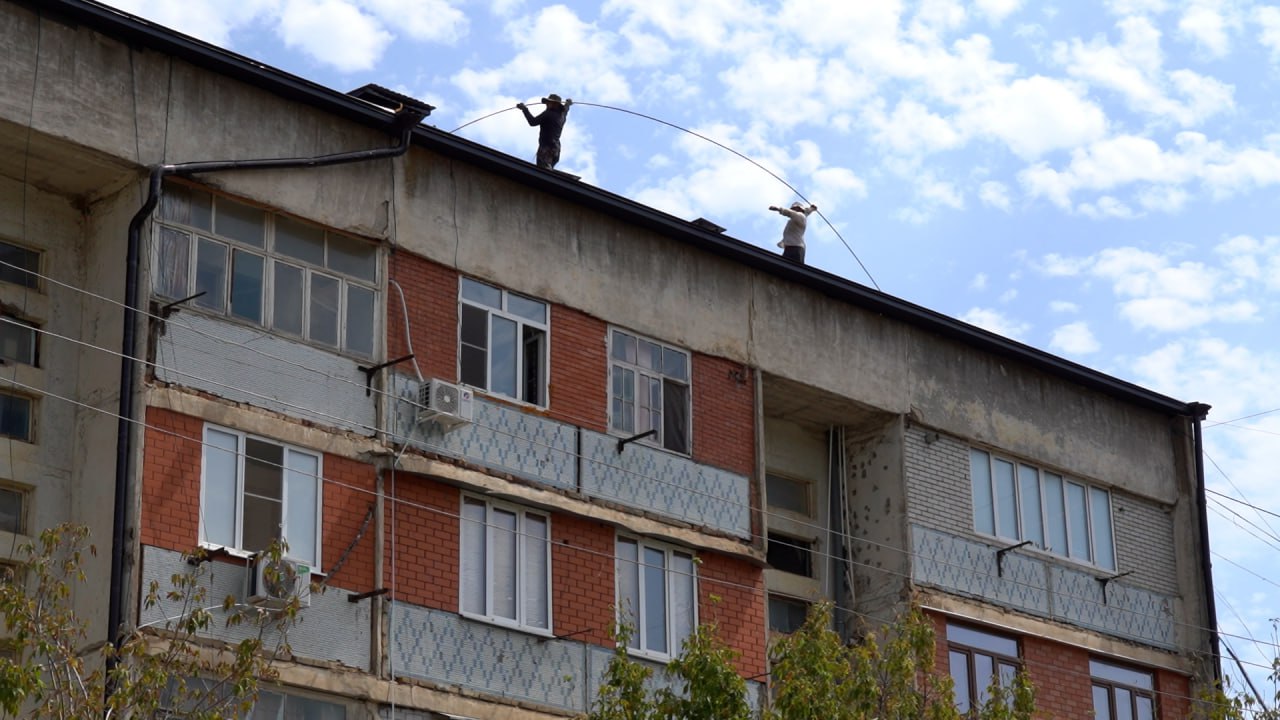 В Дербенте проводится капитальный ремонт многоквартирных домов | 17.08.2023  | Новости Дербента - БезФормата