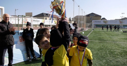 На стадионе "Нарын-кала" состоялся футбольный турнир            