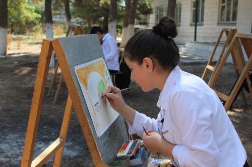 В Дербенте прошел детский конкурс рисунков «Мой горный край»