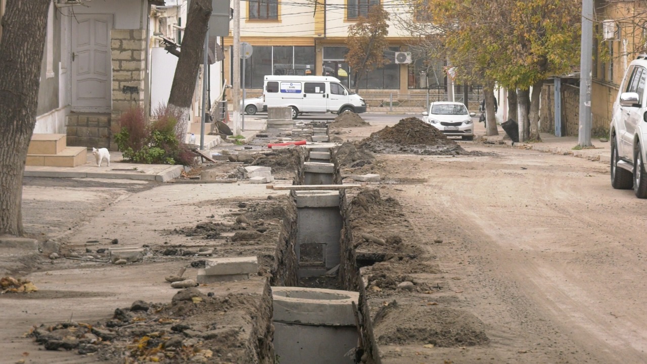 В Дербенте на семи улицах ведутся работы по замене подземных коммуникаций |  08.11.2021 | Новости Дербента - БезФормата