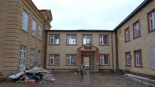 Рустамбек Пирмагомедов проинспектировал ход капитального ремонта средней общеобразовательной школы №11